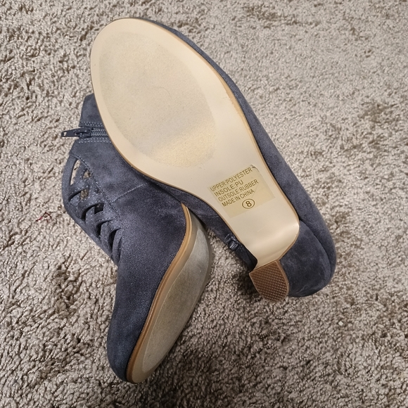 Gray heels - Picture 3 of 4